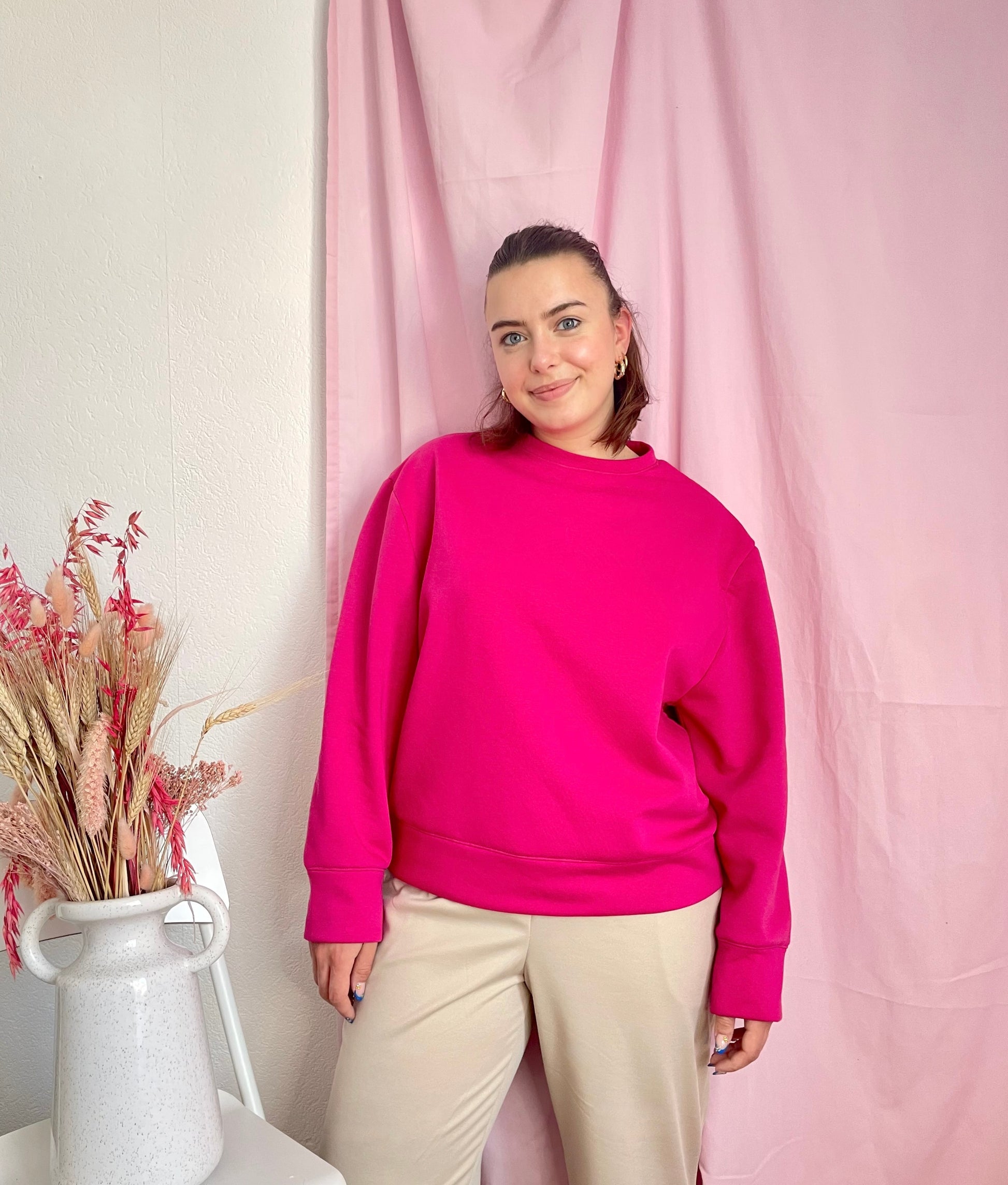 Patron-Sweat Mixte Gaspard. Niveau de couture débutant a intermédiaire. Patron Crée par la marque Marie claude qui permet d'apprendre à faire la couture. photo du sweat porté 