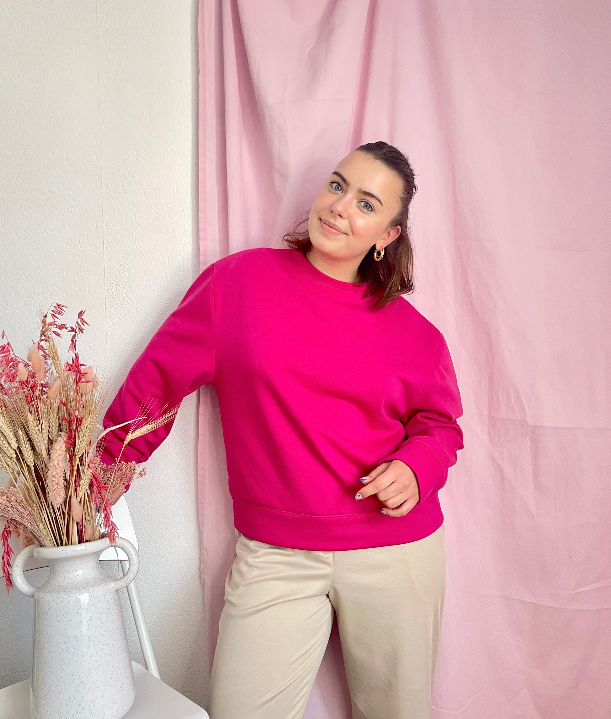 Patron-Sweat Mixte Gaspard. Niveau de couture débutant a intermédiaire. Patron Crée par la marque Marie claude qui permet d'apprendre à faire la couture. photo du sweat porté 