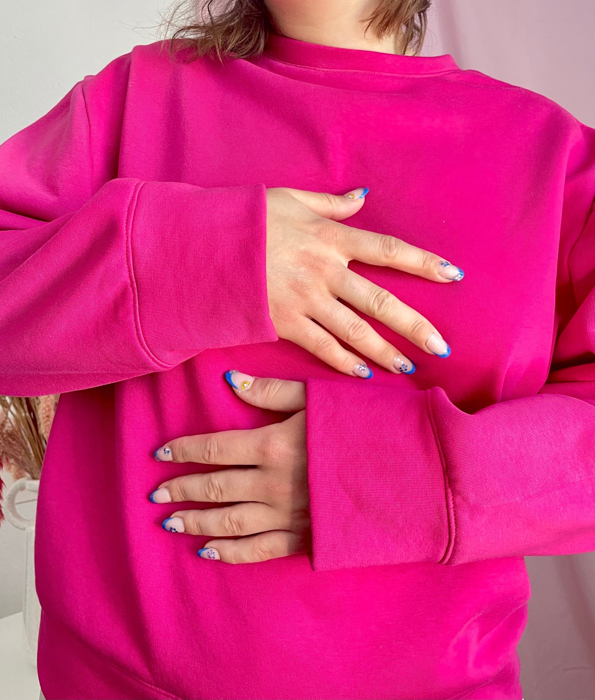 Patron-Sweat Mixte Gaspard. Niveau de couture débutant a intermédiaire. Patron Crée par la marque Marie claude qui permet d'apprendre à faire la couture. Zoom sur les details des manches