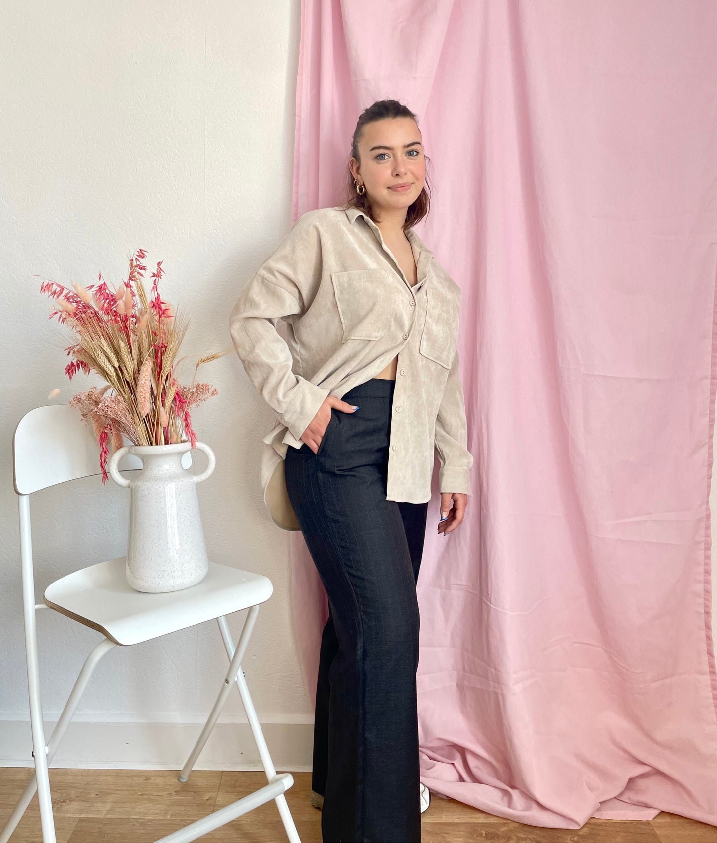 Patron-Pantalon Lucien. Difficulté niveau 3. Patron crée par la marque marie claude qui permet d'apprendre la couture. Photo de la tenue portée.